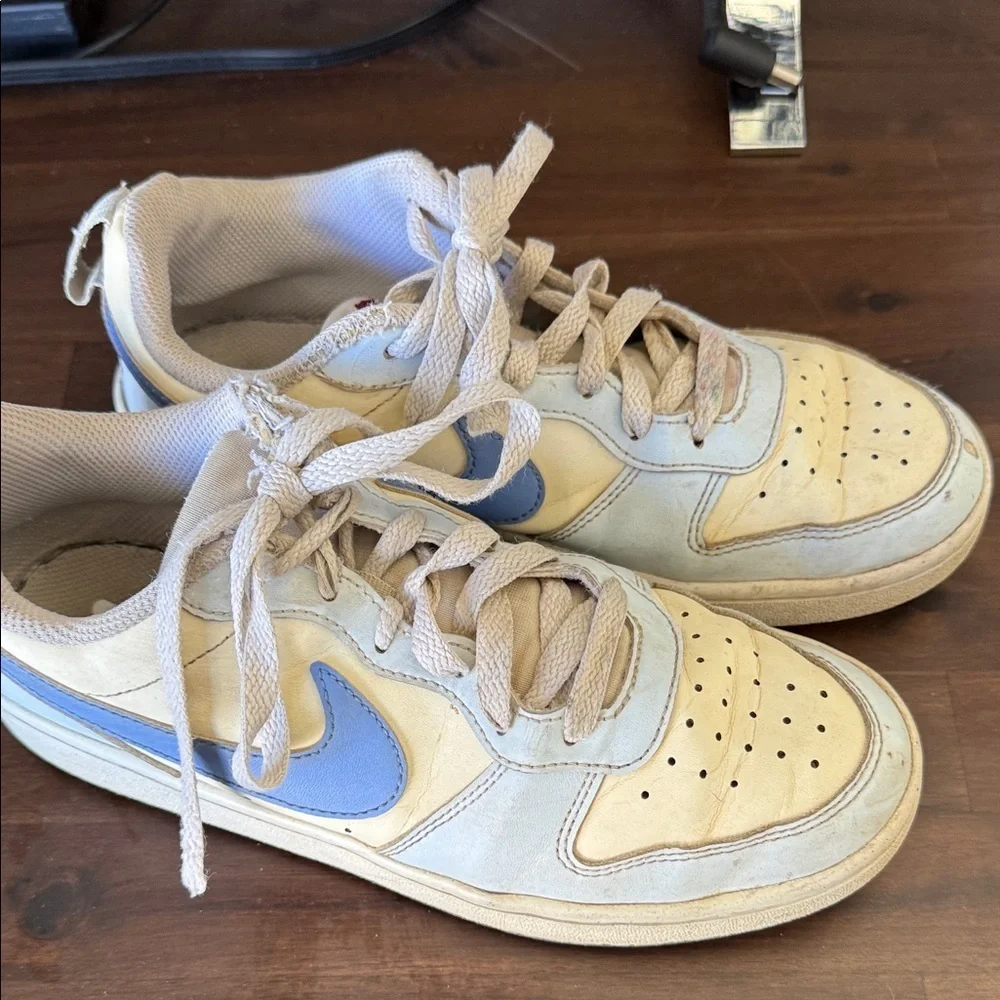 Nike Kids Beige and Blue Sneakers